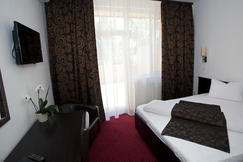 Hotel Terra Орадя Екстер'єр фото