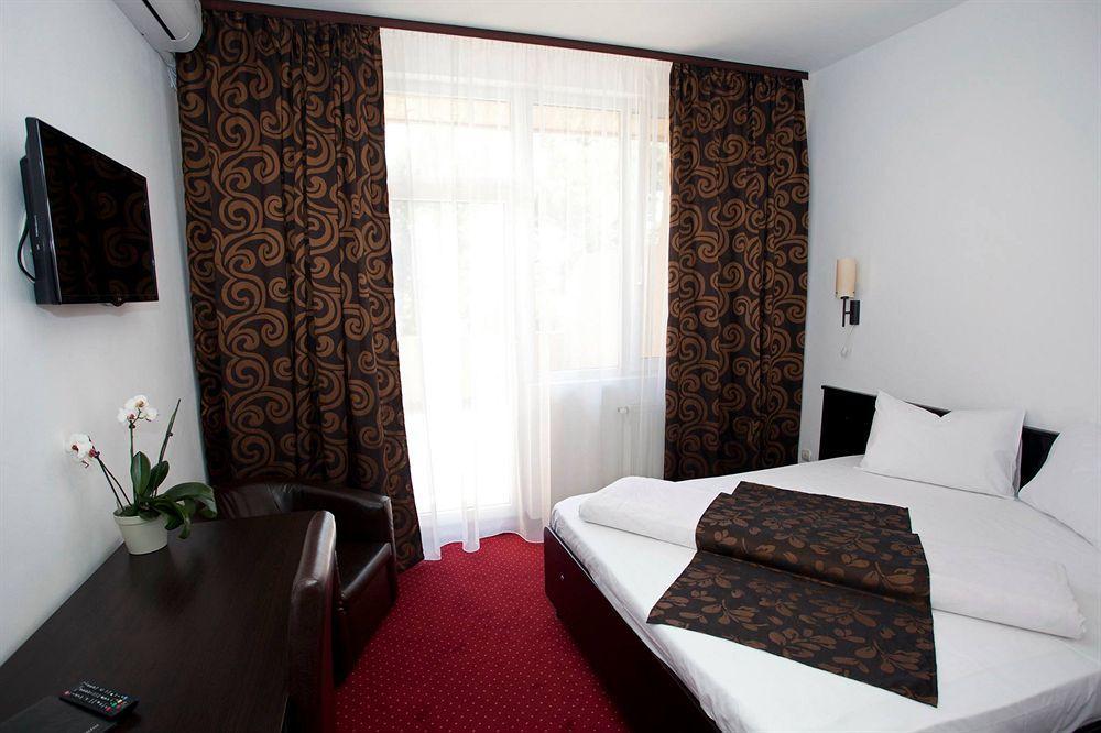 Hotel Terra Орадя Екстер'єр фото