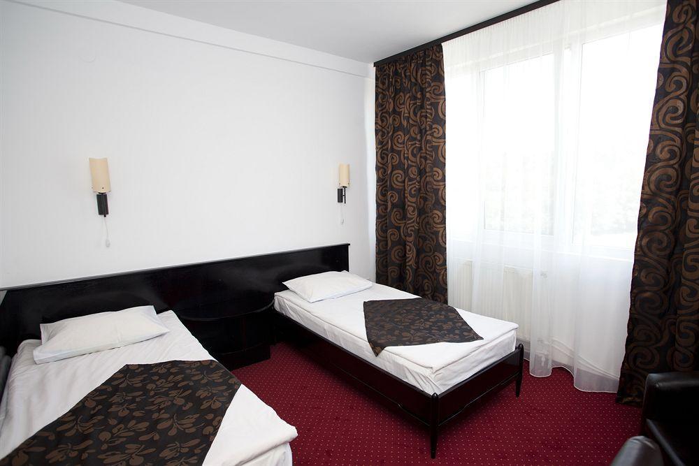 Hotel Terra Орадя Екстер'єр фото
