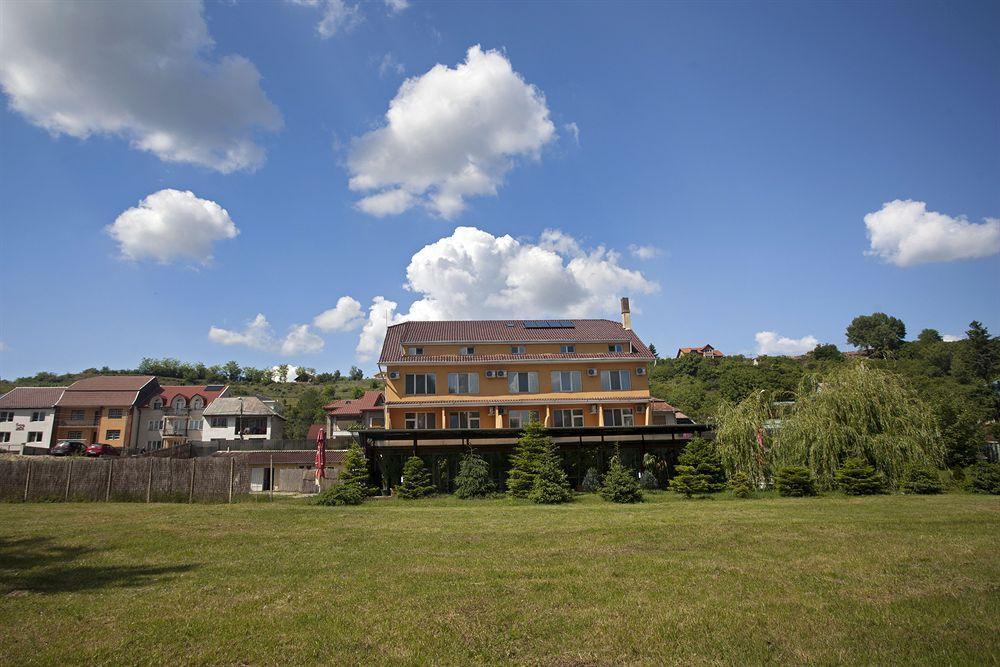 Hotel Terra Орадя Екстер'єр фото