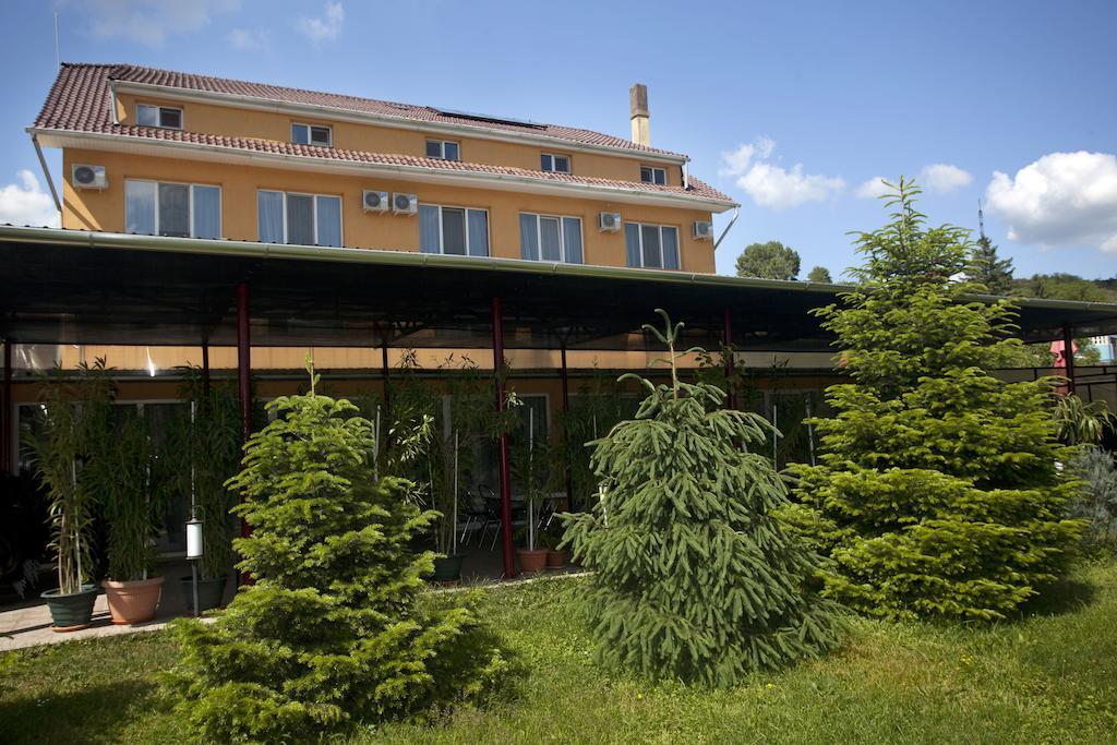 Hotel Terra Орадя Екстер'єр фото