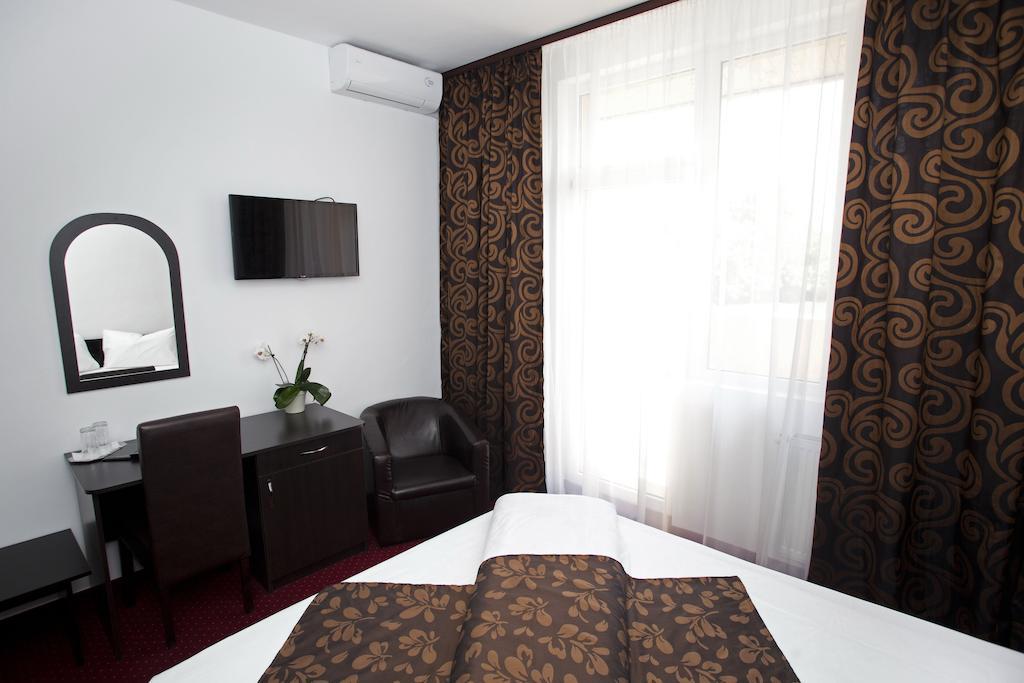Hotel Terra Орадя Екстер'єр фото